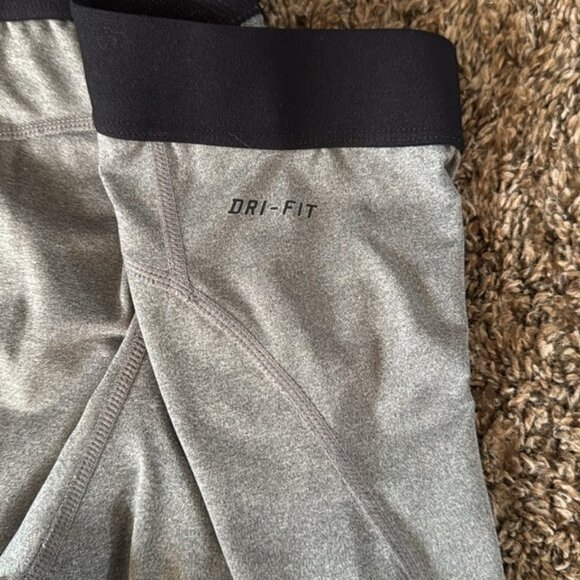 Nike Pro Small Gray Cropped Workout Pants - Picture 4 of 7